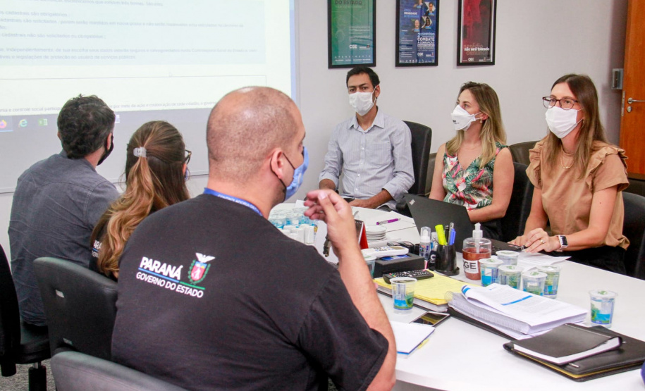 imagem da reunião entre membros da CGE PR e CGE SC