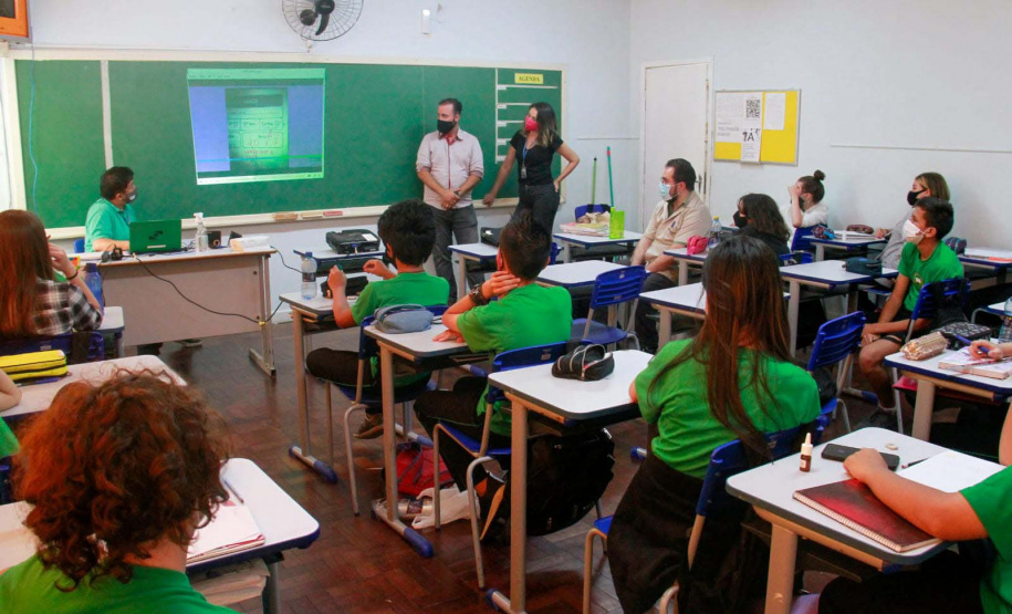 servidores da CGE apresentam vídeos para alunos