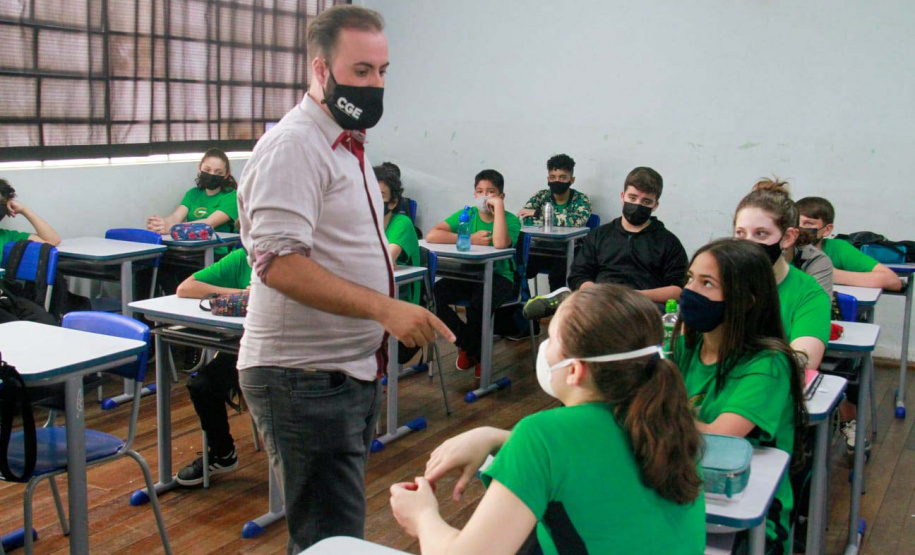 servidores da CGE apresentam vídeos para alunos