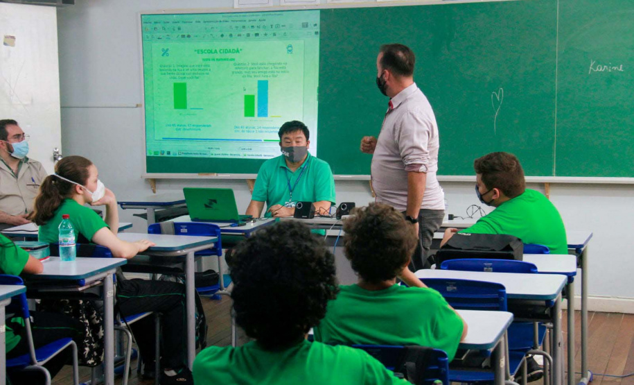 servidores da CGE apresentam vídeos para alunos