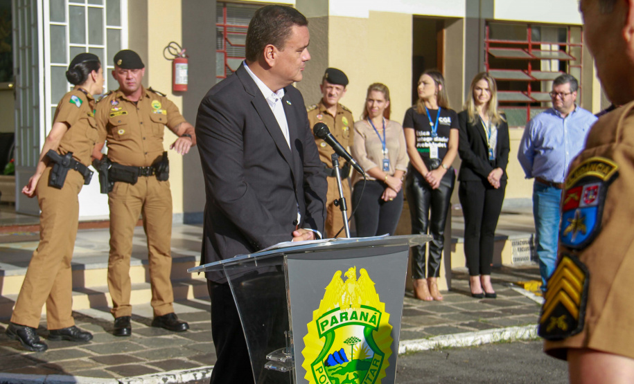 cerimônia de entrega das urnas no quartel da PM