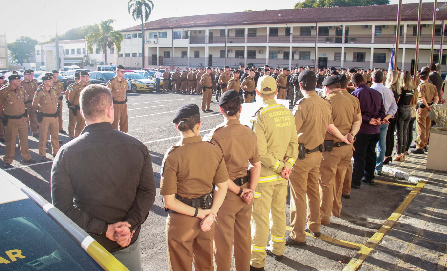 cerimônia de entrega das urnas no quartel da PM