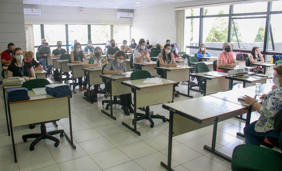 Servidores da CGE em treinamento virtual ou presencial