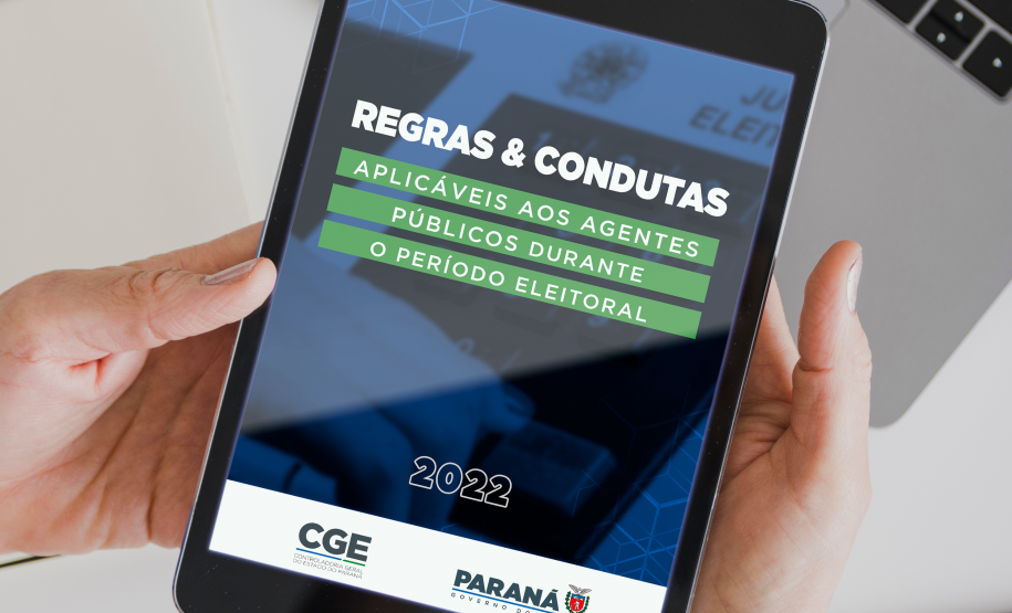 Cartilha sendo acessada por tablet