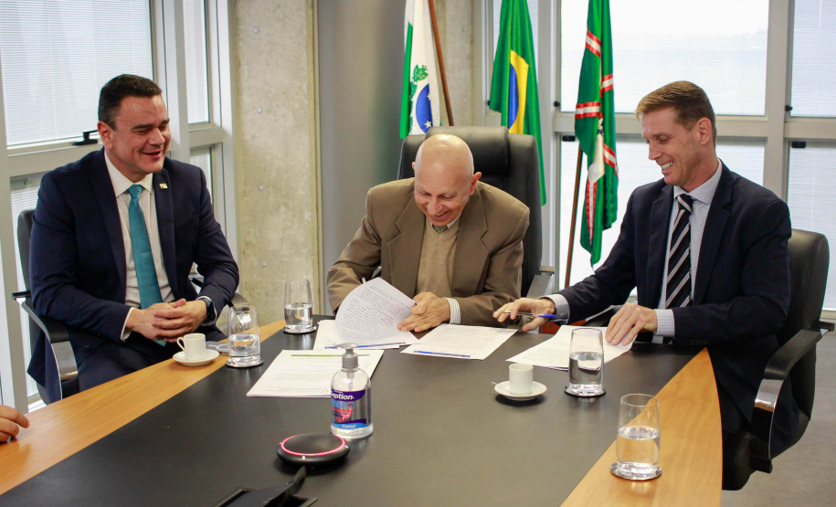 assinatura de controla paraná MP e TCE