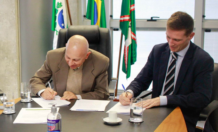 assinatura de controla paraná MP e TCE