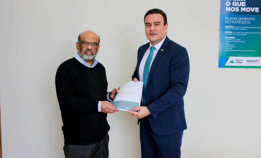 Contolador-geral entrega plano de integridade na Sefa