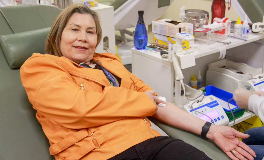 equipe da CGE doa sangue no Hemepar