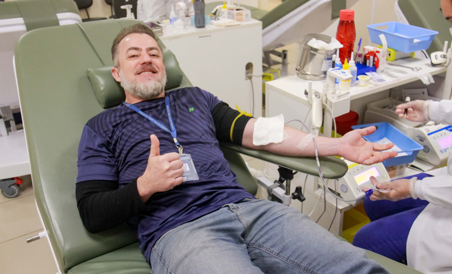 equipe da CGE doa sangue no Hemepar