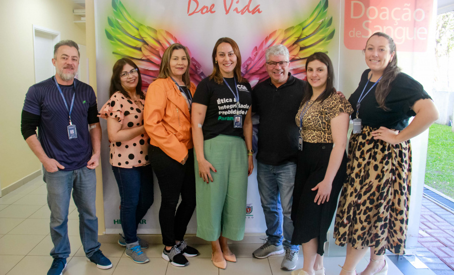 equipe da CGE doa sangue no Hemepar