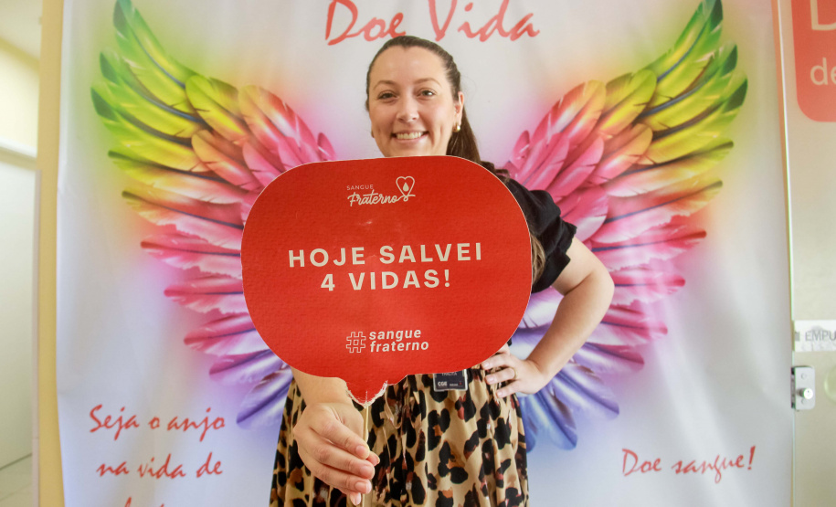 equipe da CGE doa sangue no Hemepar