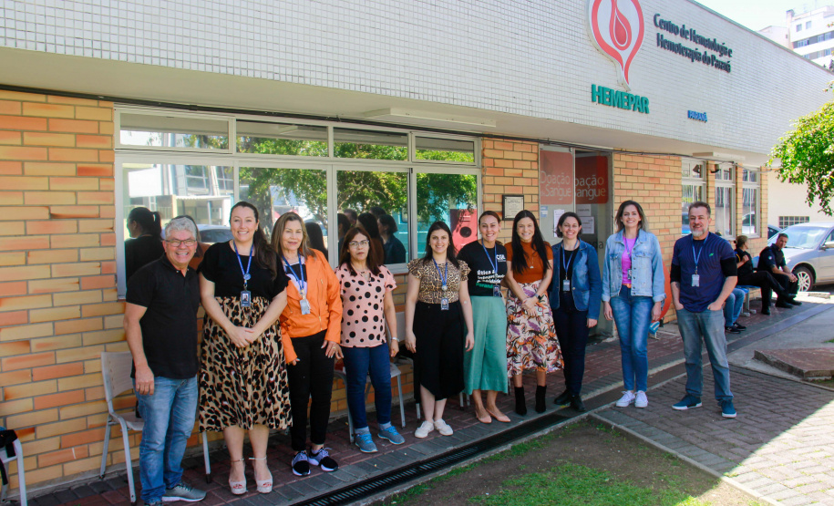 equipe da CGE doa sangue no Hemepar