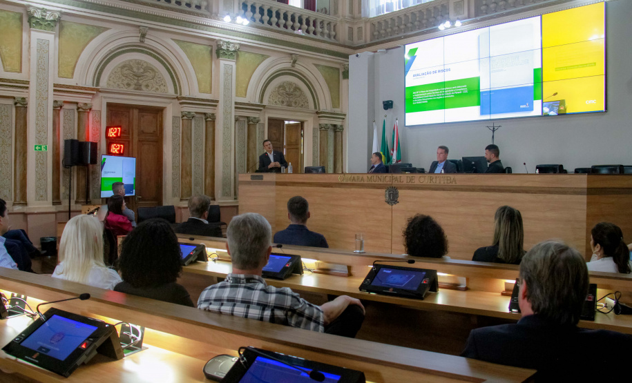 Raul Siqueira fala na Camara Municipal de Curitiba