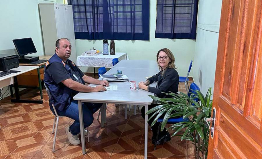 servidores conversam  com usuários dos serviços
