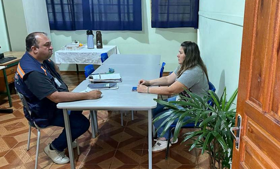 servidores conversam  com usuários dos serviços