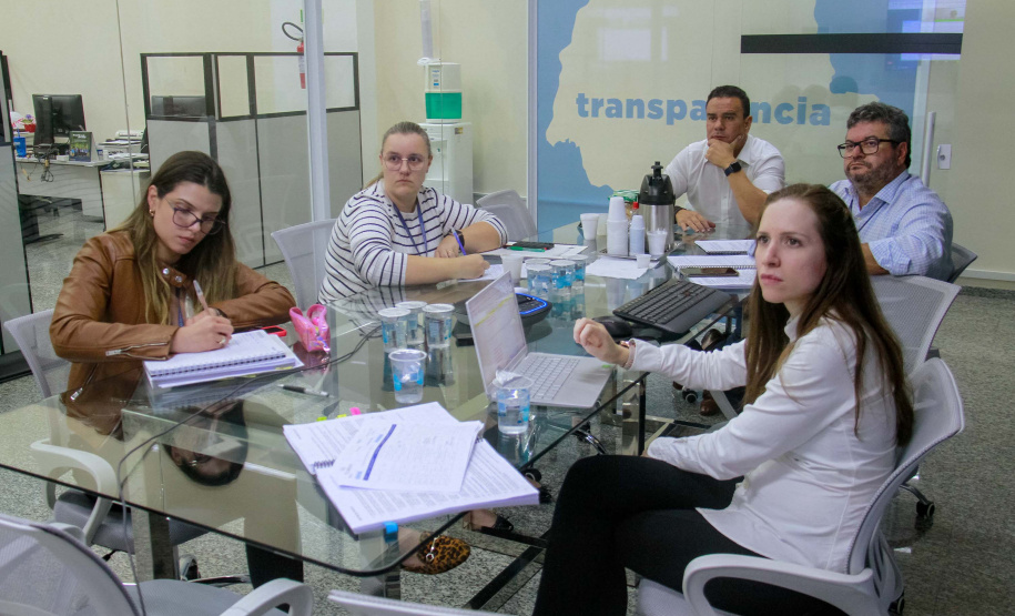 Servidores da CGE em reunião virtual com consultores