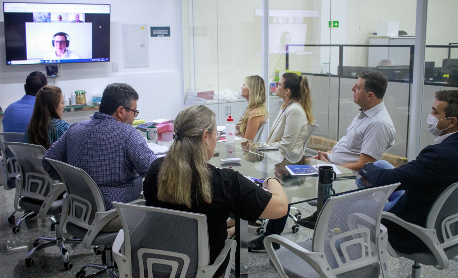 Servidores da CGE em reunião virtual com consultores