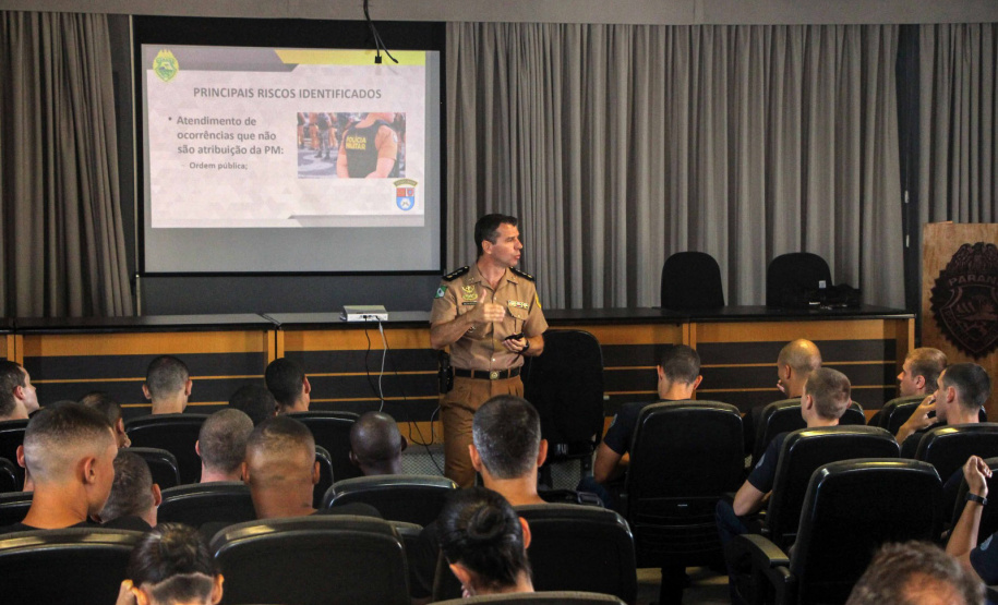 Chefe do Nics fala com alunos do curso de formação