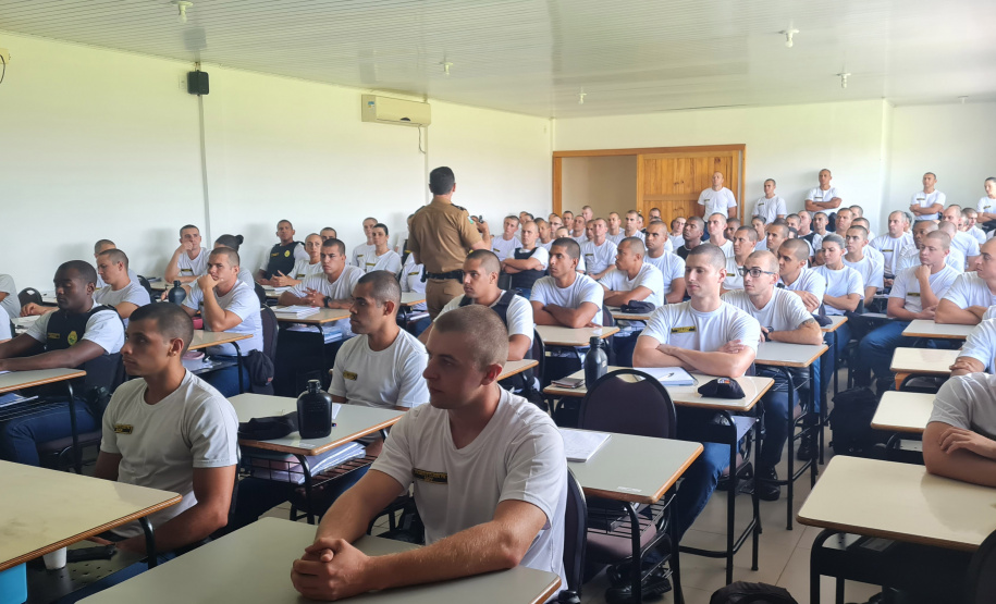 Chefe do Nics fala com alunos do curso de formação