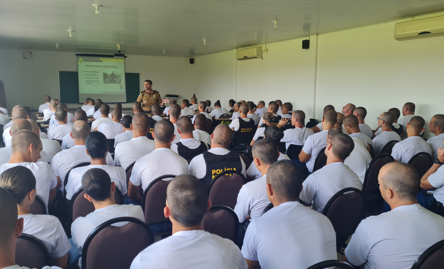 Chefe do Nics fala com alunos do curso de formação