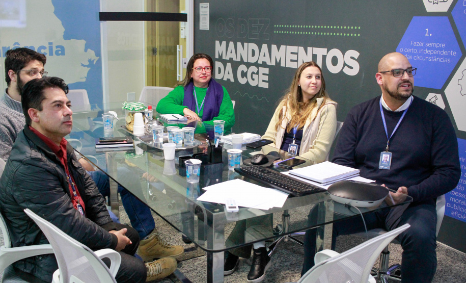 equipe da ouvidoria participa de webinar