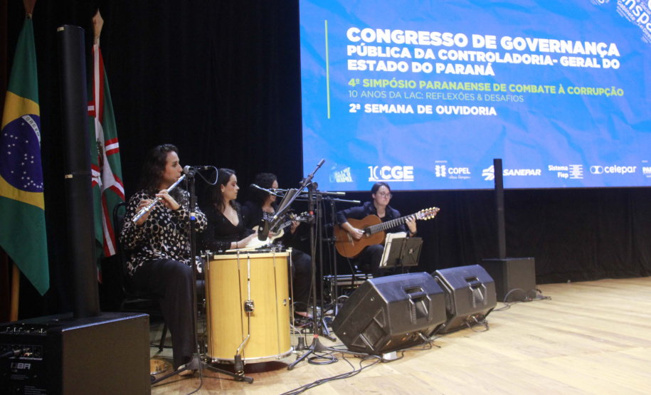 cenas do segundo dia do Congresso de Governança Pública da CGE PR