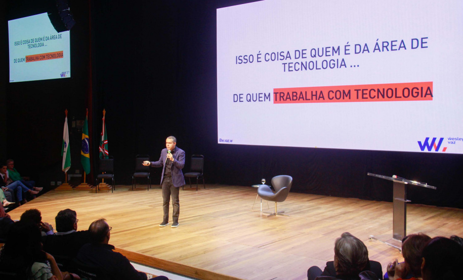 cenas do segundo dia do Congresso de Governança Pública da CGE PR