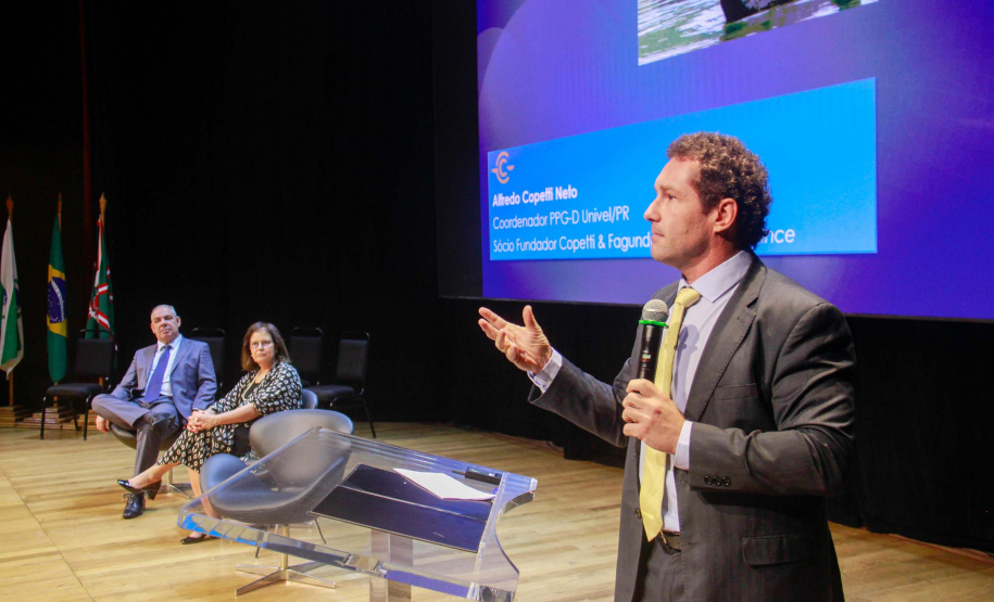 cenas do segundo dia do Congresso de Governança Pública da CGE PR