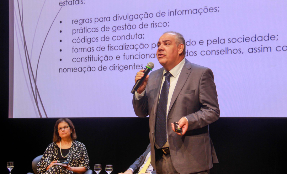 cenas do segundo dia do Congresso de Governança Pública da CGE PR