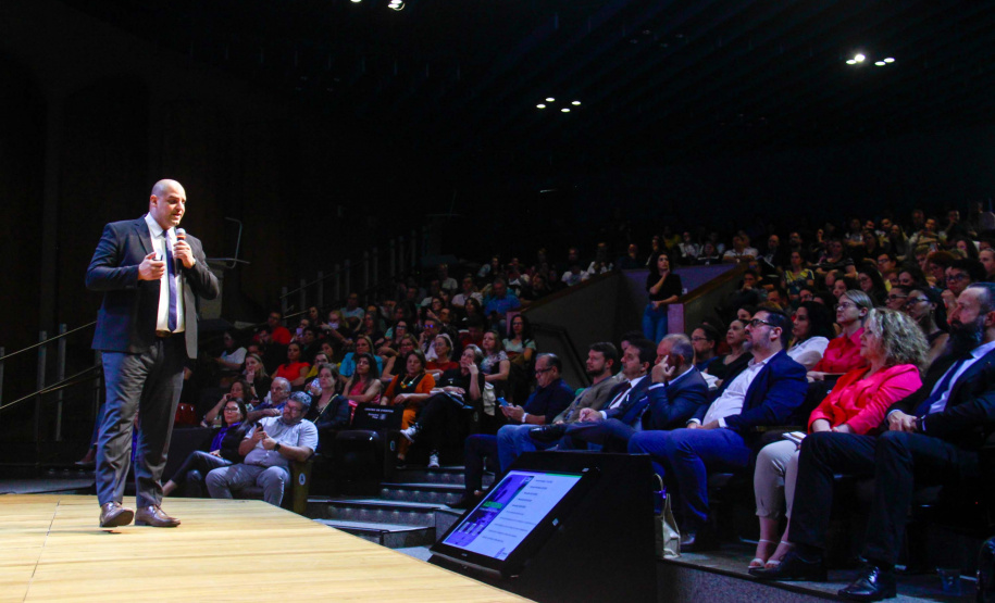 cenas do segundo dia do Congresso de Governança Pública da CGE PR