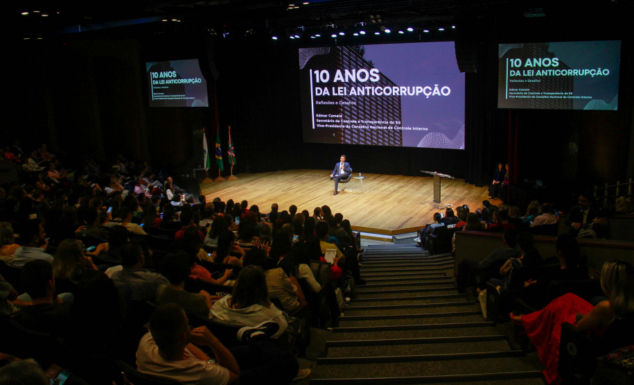cenas do segundo dia do Congresso de Governança Pública da CGE PR