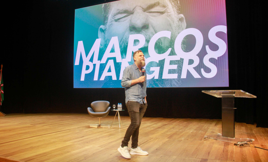 cenas do segundo dia do Congresso de Governança Pública da CGE PR