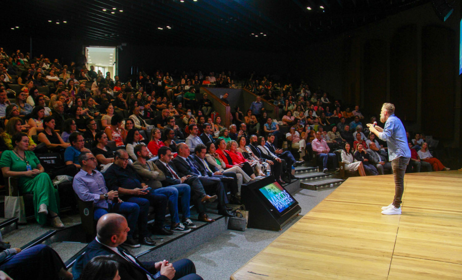 cenas do segundo dia do Congresso de Governança Pública da CGE PR