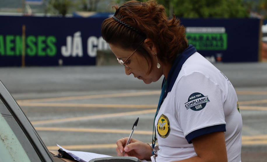 imagens do trabalho de ouvidoria ativa, realizado com policiais e população, no litoral