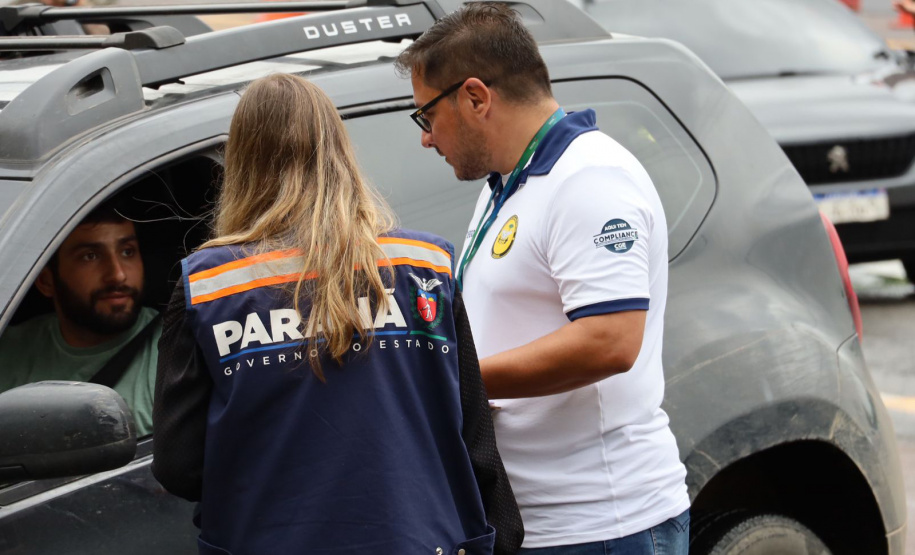 imagens do trabalho de ouvidoria ativa, realizado com policiais e população, no litoral