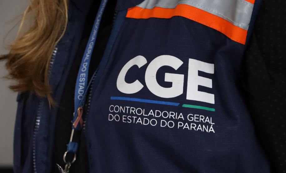 imagens do trabalho de ouvidoria ativa, realizado com policiais e população, no litoral