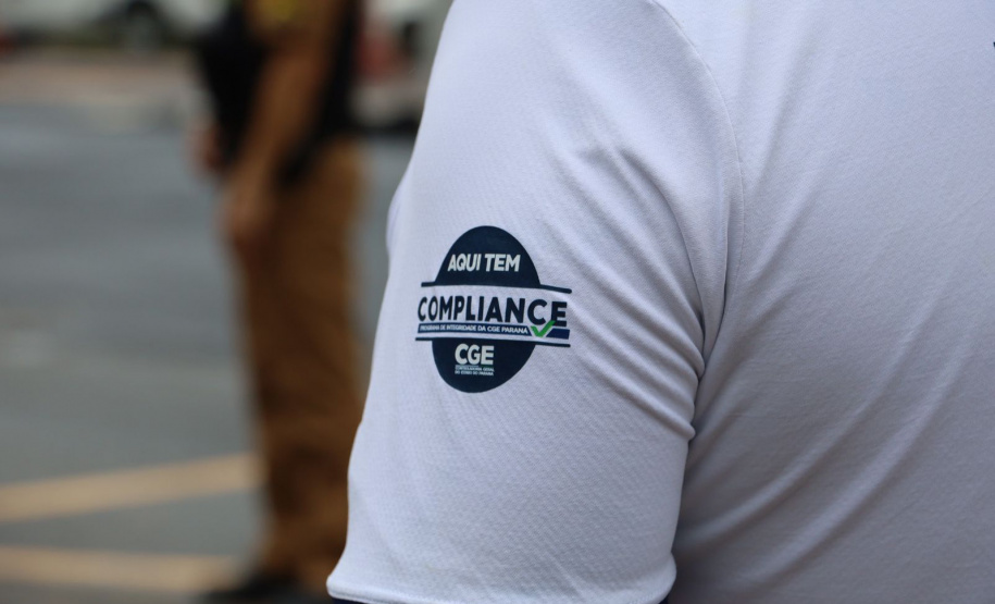 imagens do trabalho de ouvidoria ativa, realizado com policiais e população, no litoral