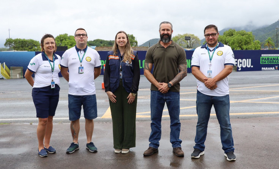 imagens do trabalho de ouvidoria ativa, realizado com policiais e população, no litoral