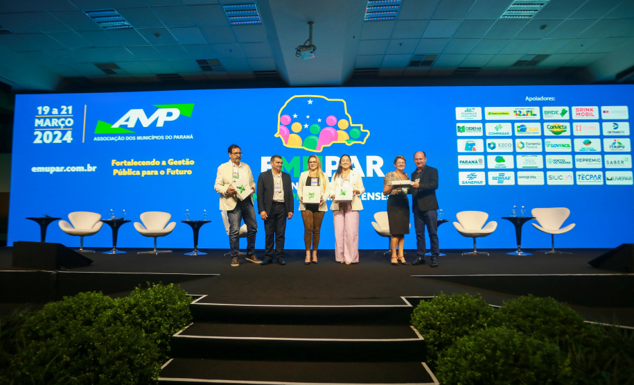 Controladora-geral participa do Emupar e apresenta Controla Paraná