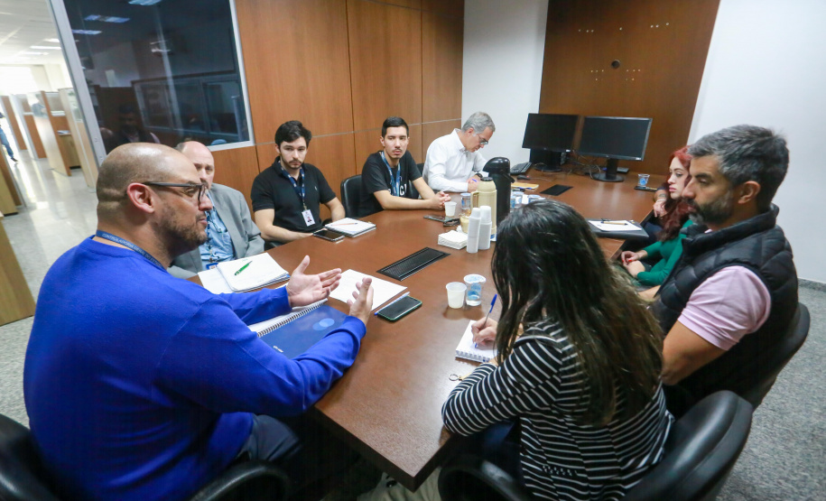 novos agentes de ouvidoria reunidos para treinamento