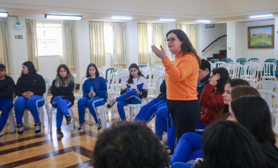 Representantes de turma do Colégio Estadual do Paraná se reúnem com CGE