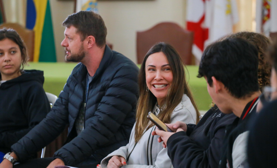 Representantes de turma do Colégio Estadual do Paraná se reúnem com CGE