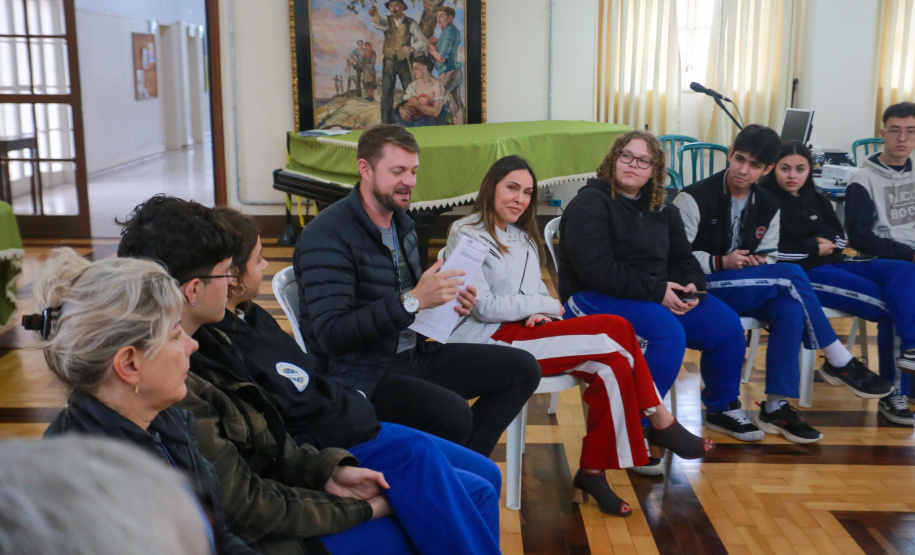 Representantes de turma do Colégio Estadual do Paraná se reúnem com CGE