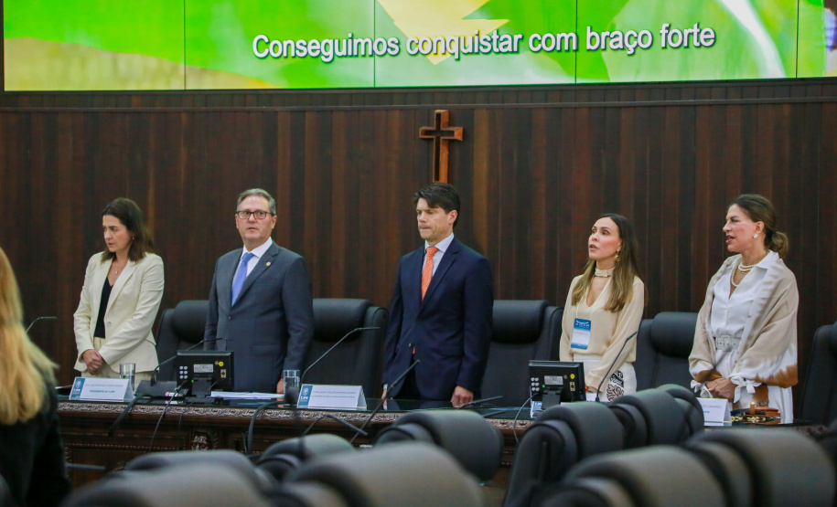 participação da controladora-geral do Estado, Leticia Ferreira da Silva, no II Fórum Internacional de Integridade do TJ PR