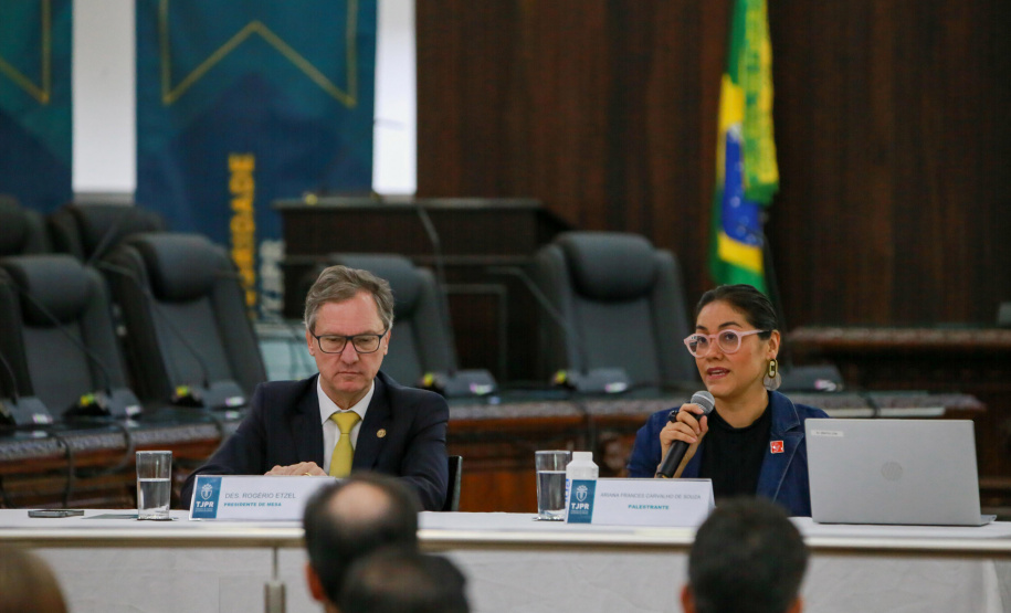 participação da controladora-geral do Estado, Leticia Ferreira da Silva, no II Fórum Internacional de Integridade do TJ PR