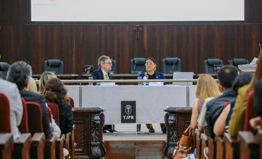 participação da controladora-geral do Estado, Leticia Ferreira da Silva, no II Fórum Internacional de Integridade do TJ PR