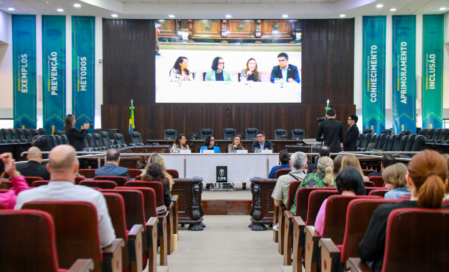 participação da controladora-geral do Estado, Leticia Ferreira da Silva, no II Fórum Internacional de Integridade do TJ PR