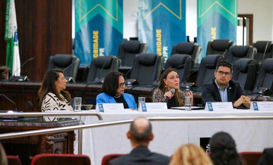 participação da controladora-geral do Estado, Leticia Ferreira da Silva, no II Fórum Internacional de Integridade do TJ PR