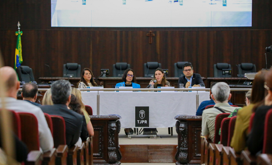participação da controladora-geral do Estado, Leticia Ferreira da Silva, no II Fórum Internacional de Integridade do TJ PR