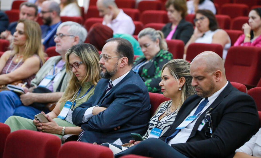 participação da controladora-geral do Estado, Leticia Ferreira da Silva, no II Fórum Internacional de Integridade do TJ PR